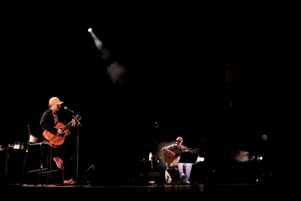 Swami Jr. e Zeca Baleiro no palco do Centro Cultural Unimed-BH Minas